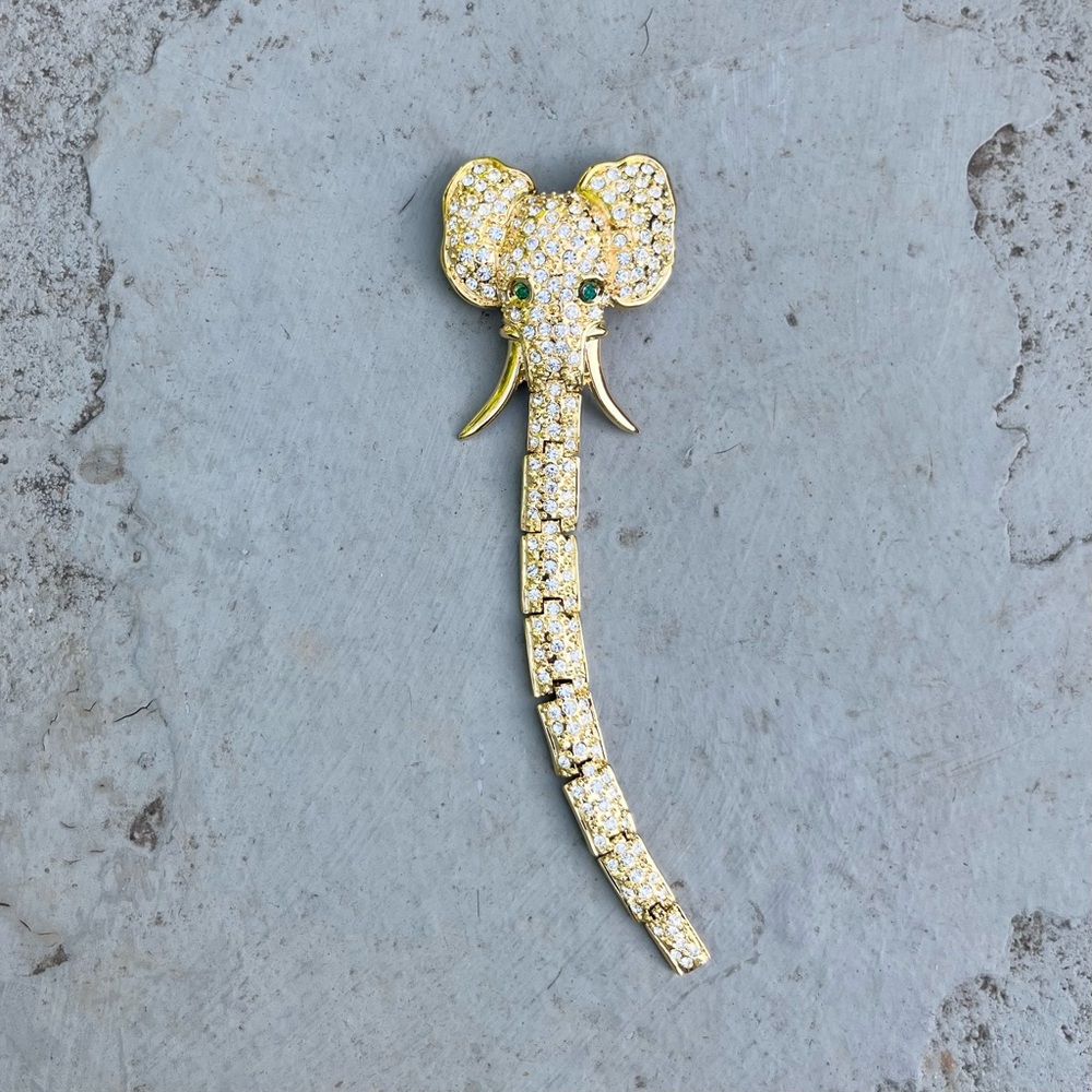Vintage elephant shoulder brooch